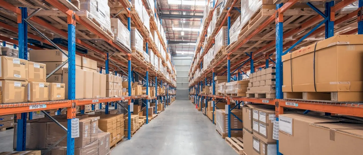 Entrepôt au service des opérations logistiques